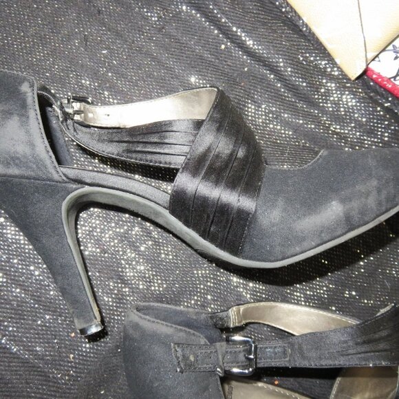 BOGO Fergalicious by Fergie Black Micro Suede & Satin Heels Pumps size 11 - Picture 8 of 15